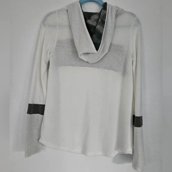 NWOT lightweight hoodie white with green and camo size S - Picture 2 of 6